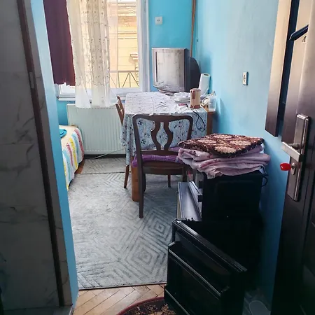 La doi pași de Biserica Neagră-2